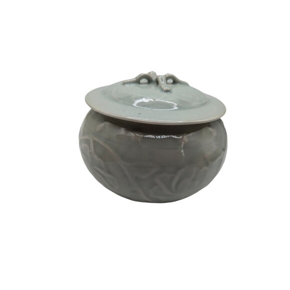 Vintage Handmade Celadon Tureen Covered Serving Bowl Dimensional - Picture 8 of 16